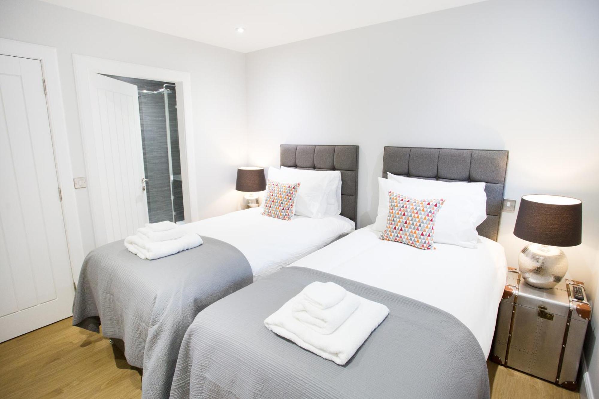 Glenmoriston Town House Apartments インヴァネス エクステリア 写真